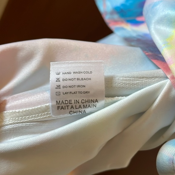 Fun butterfly dress. Perfect for a spring wedding! - Picture 5 of 5